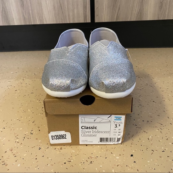 NEW TOMS Classic Slip on Sparkly Silver Iridescent - Picture 2 of 8